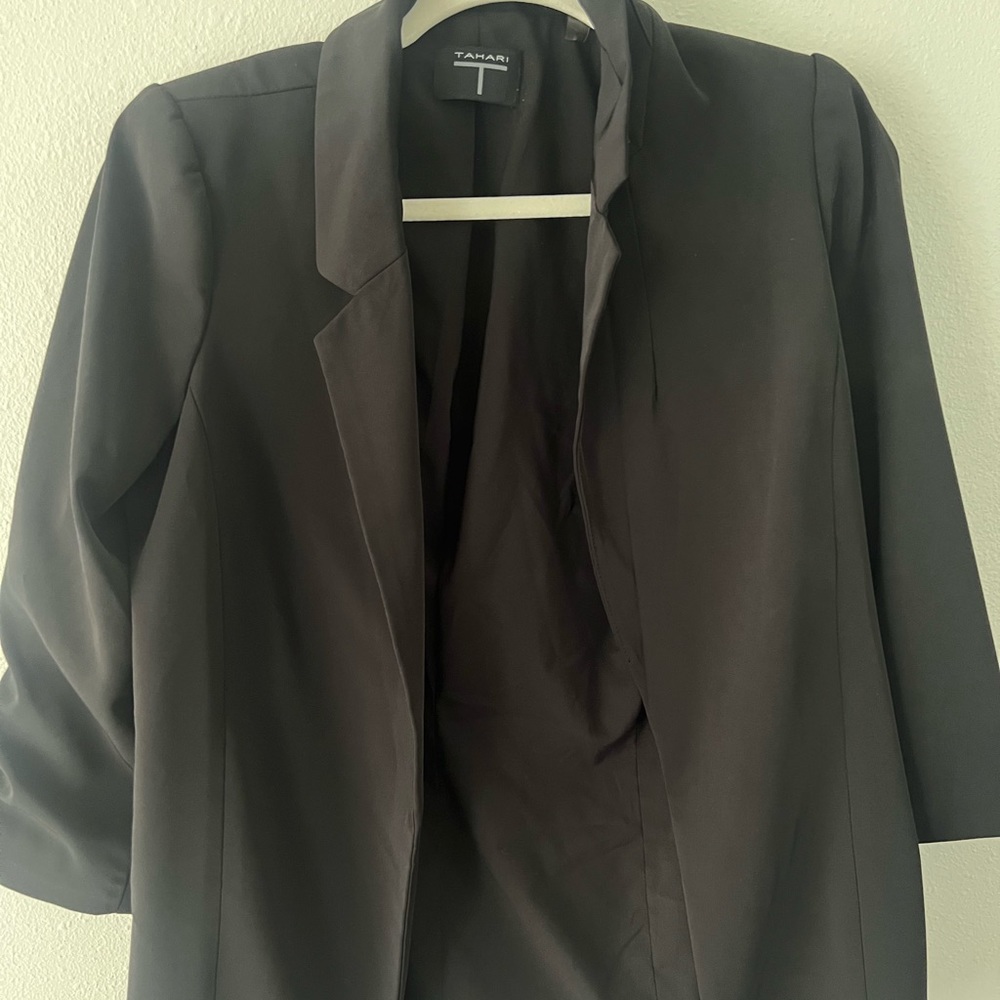 TAHARI BLACK BLAZER